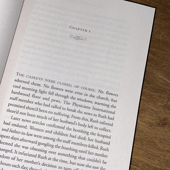 How the light gets in by Jolina Petersheim paper back book - Picture 6 of 6